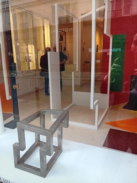 2024 - acrylique, acier, bois, méthacrylate (Galerie Pixi, Paris) - © photo : Virginia Torres