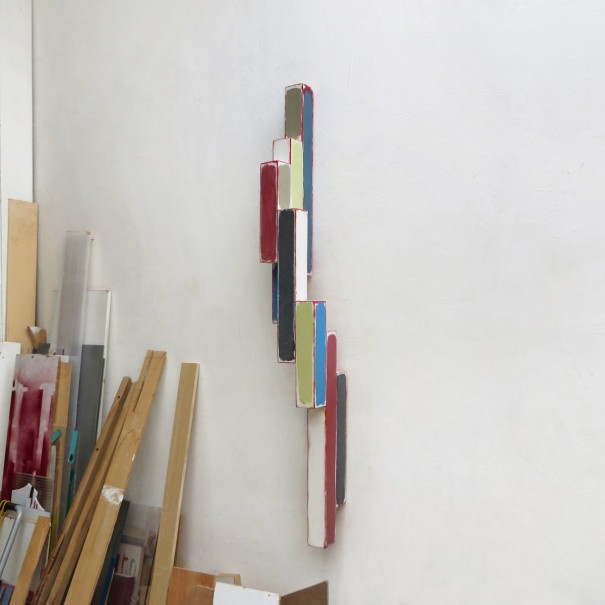 Colonne d'arcs 2022 09 - acrylique, bois - 146 x 20 x 20-cm