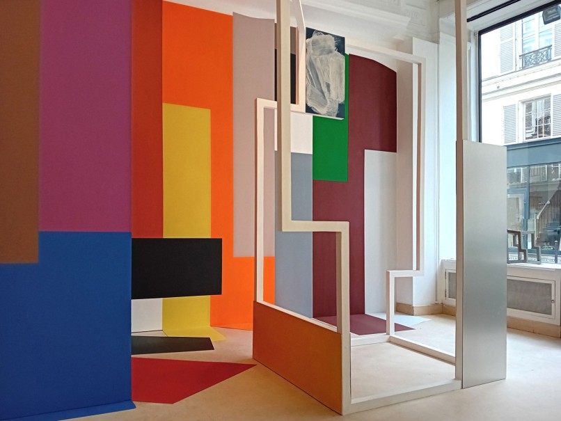 2024 - acrylique, acier, bois, méthacrylate (Galerie Pixi, Paris) - © photo : Virginia Torres