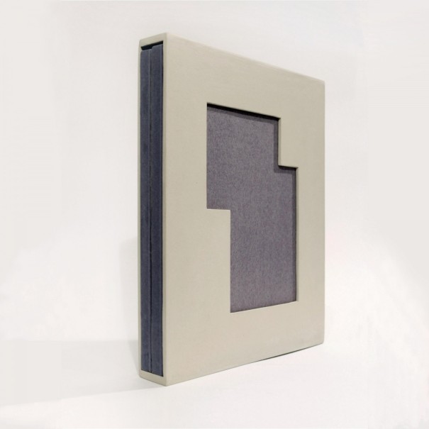 Livre 5 édition Virgile, Paris 2015 - carton, acrylique,bois - 30 x 25 x 3,5 cm - © photo : Virginia Torres