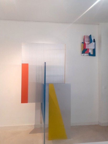 PP Structasol 2024 3 - pmma, macrolux, acrylique - h 220cm - © photo : Virginia Torres