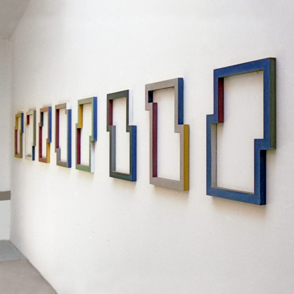 PPE Série 9 éléments 2003 - acrylique, bois - h 57 cm - © photo : Gérard Tiné