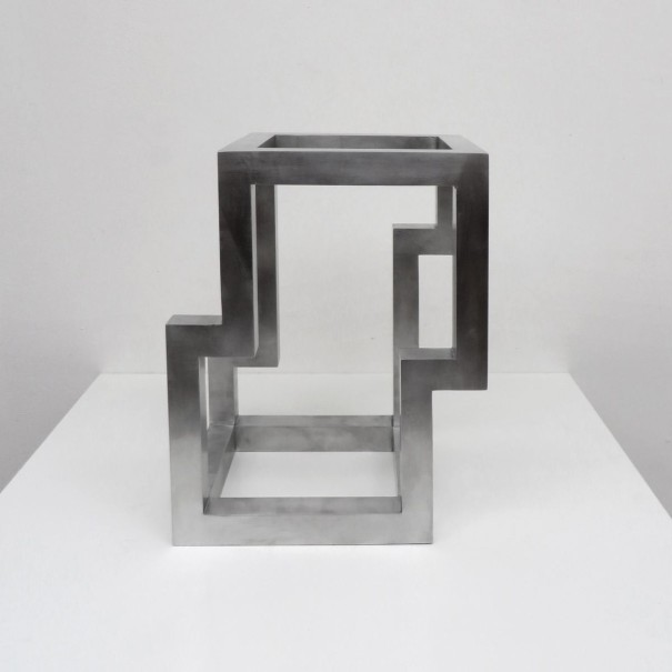 PVE droit 2019 - profilé aluminium plein 30/30 -  35 x 29 x 21 cm - © photo : Virginia Torres