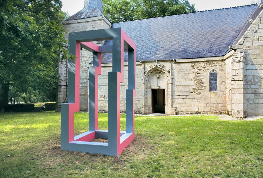 PVE 2007- acrylique, bois - 350 x 230 x 170 cm (expo Art dans les Chapelles) - © photo : François Talairach